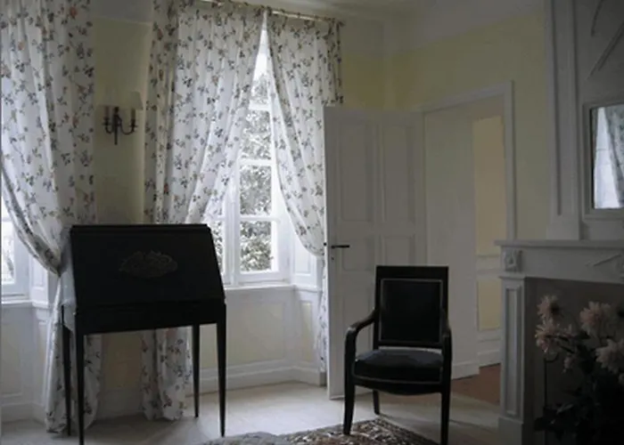 D'hotes Le Petit فندق مبيت وإفطار Sully (Calvados)